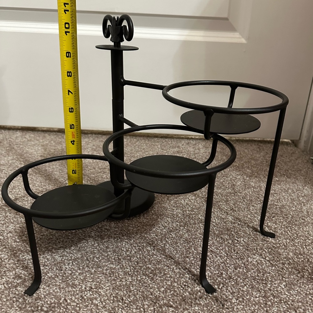 Metal Plat Stand